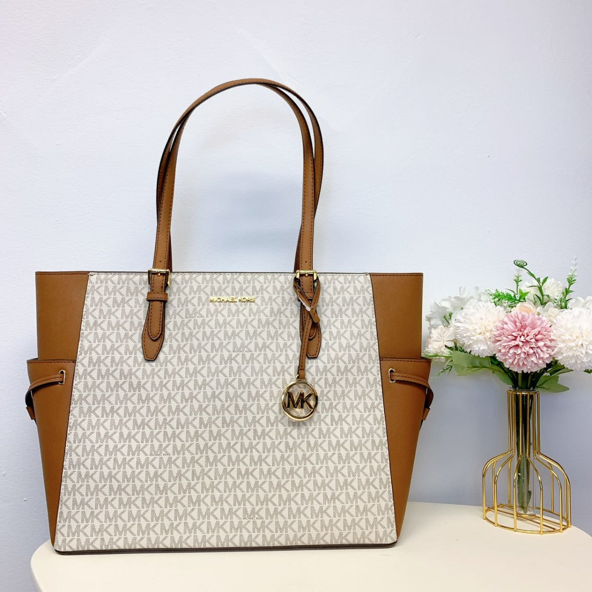 MICHAEL KORS 35S1G2GT7B Gilly Large Logo and Leather Travel Tote Bag Vanilla MICHAEL KORS 35S1G2GT7B Gilly Large Logo and Leather Travel Tote Bag Vanilla
